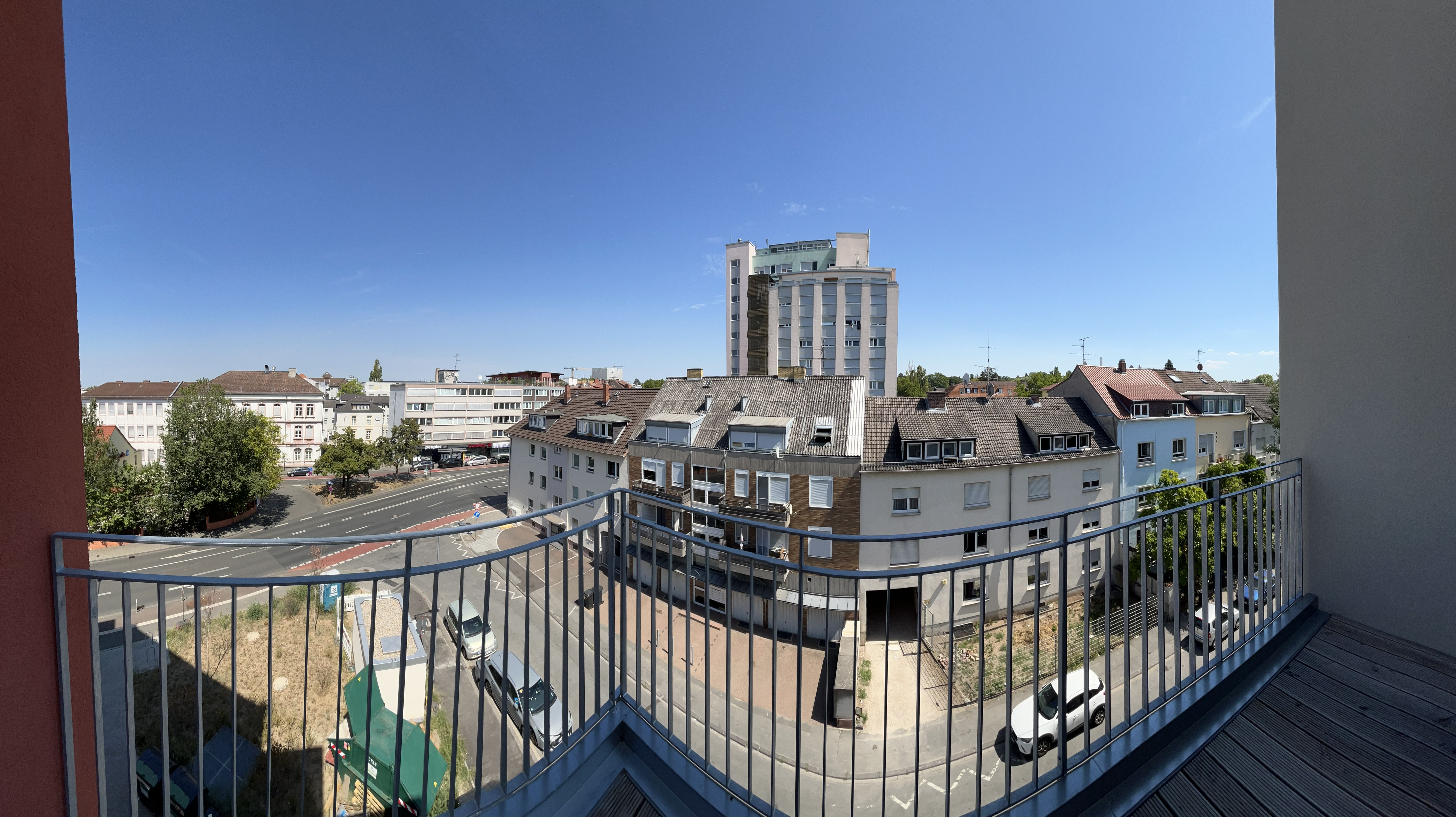 Ausblick vom Balkon der Mietwohnung über den Südwesten von Darmstadt